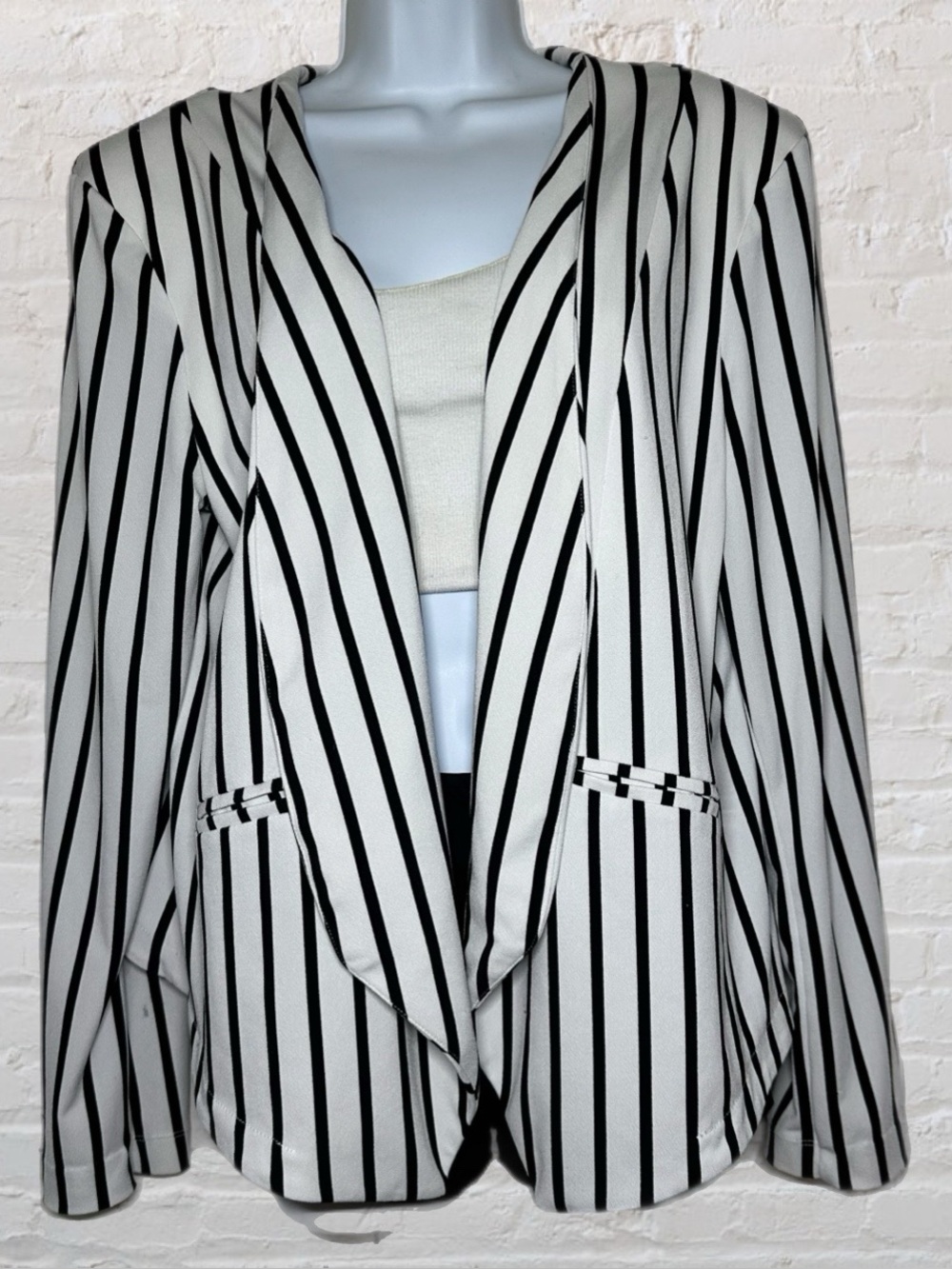 BISOU BISOU White & Black Striped Long Sleeve Blazer in Women’s Size X-Large